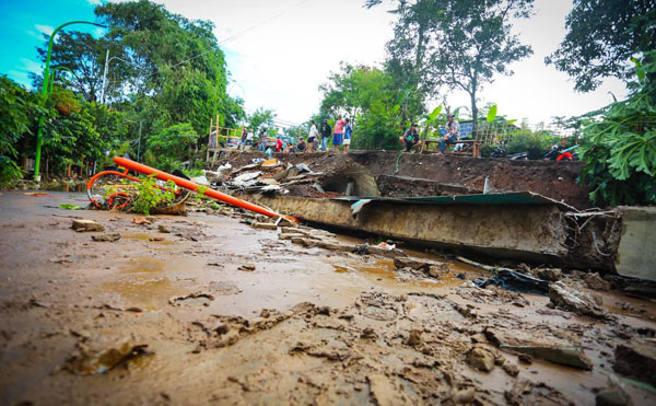 Longsor Terjadi di Kampung Sekemala Ujung Berung