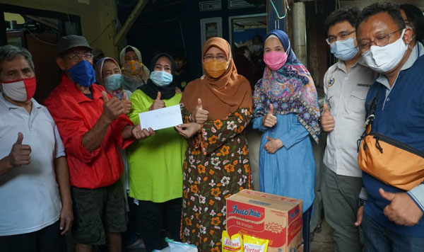 TP PKK Kota Bandung Tinjau Lokasi Banjir, Berikan Bantuan