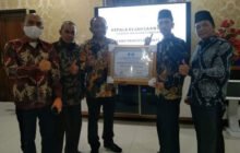 Forum Kades Berikan Penghargaan Kepada Ari Bintang Prakoso Sejati Yang Pindah Tugaas