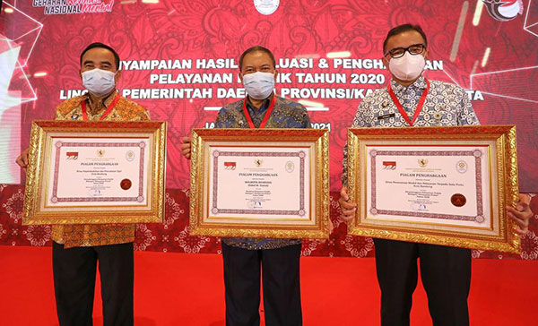 Penghargaan kepada Walikota dan 2 Dinas Berkat Kerja Keras ASN Pemkot Bandung