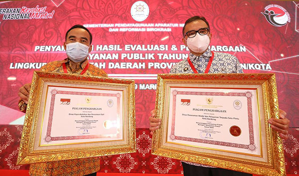 Penghargaan Disdukcapil dan DPMPTSP Jadi Motivasi Tingkatkan Pelayanan