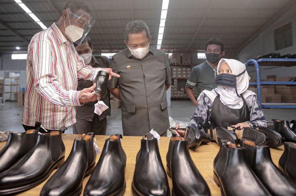 Pabrik Sepatu CV Fortuna Shoes, Meski Pesanan Turun 90 % Tetap Berproduksi