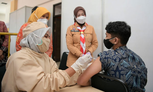 Sentra Vaksinasi COVID-19 di Cimahi, Ditinjau Istri Gubernur Atalia Ridwan Kamil