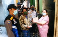 Polsek Bandung Kulon, Bagikan Sebako Kepada Warga Terdampak Covid-19