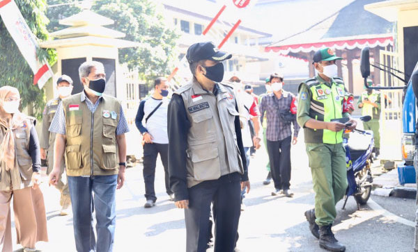 Sambil Monitoring PPKM, Ngatiyana Terus Sosialisasikan Prokes 5 M