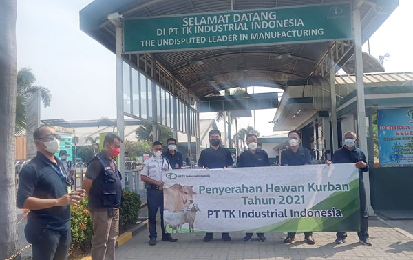 Meski Kondisi Covid-19, PT. Teakwang Serahkan 17 Ekor Hewan Kurban Kepada Masyarakat