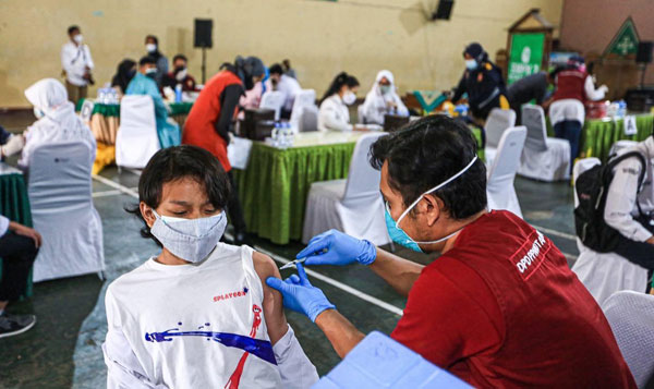 Kota Bandung Mulai Gelar Vaksinasi Covid-19 Usia 12-17 Tahun