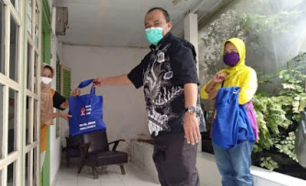 Pembagian Paket Sembako Warga Isoman, Bentuk Perhatian DPRD Jabar