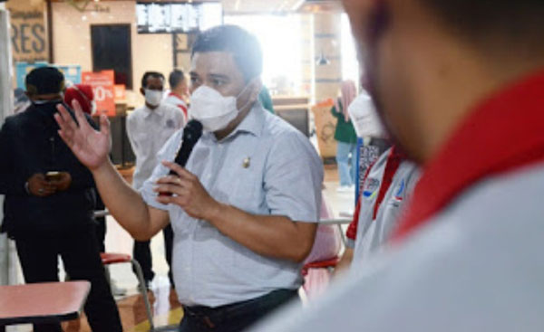 Anggota DPRD Jabar R Yunandar, Lakukan Reses Sambil Bagikan Sembako
