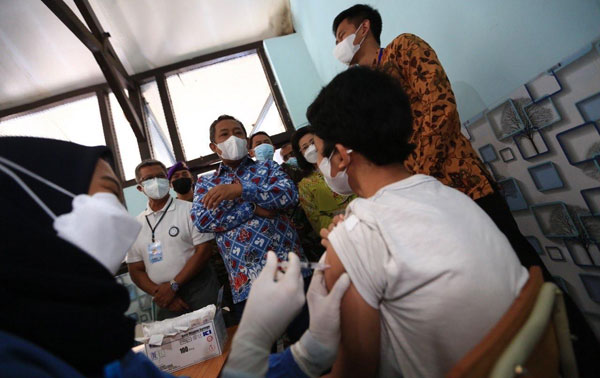 Vaksinasi di Kota Bandung Capai 71 Persen, Warga Tatap Pakai Prokes Ketat