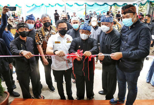 Peresmian Dan Pembagian Youth Space serta Sertifikat Tanah Oleh Yana di Kecamatan Coblong