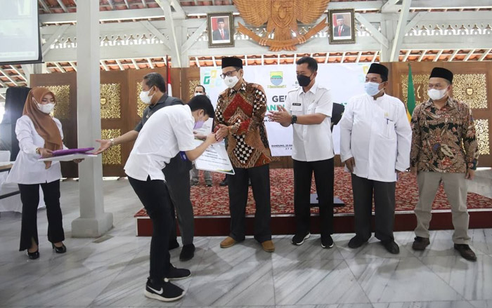 Anggot DPRD Iwan Hermawan, Hadiri Kegiatan Bandung Berzakat