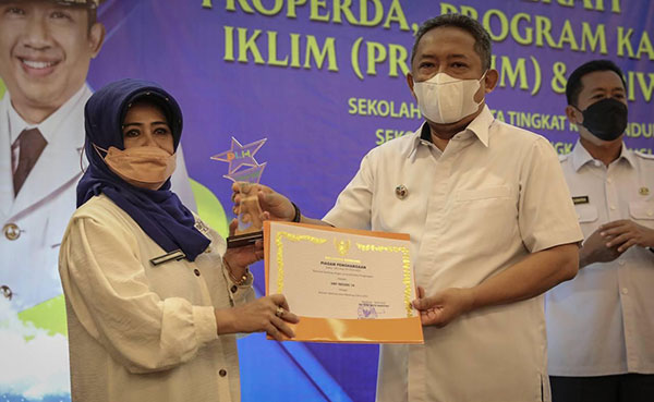 Walikota Bandung : Dalam Sehari Sampah Bisa Mencapai 15.000 Ton