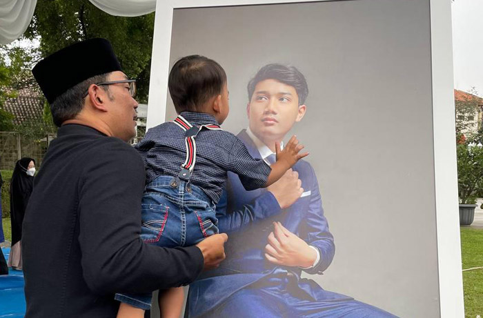 Banyak Sejumlah Tokoh dan Pejabat, Takziah ke Ridwan Kamil