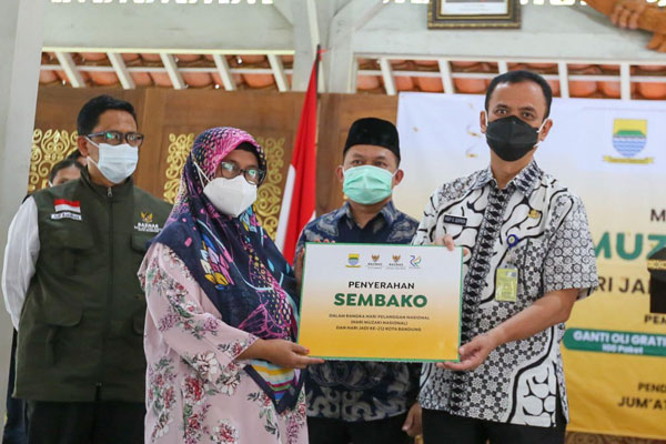 Peringatan Hari Muzaki Nasional dan HJKB, Baznas Salurkan Ratusan Paket Bantuan
