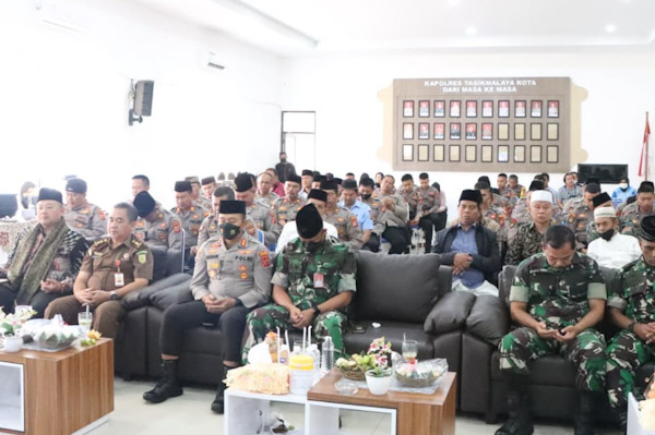 Kapolres Tasik Kota dan Forkopimda, Peringati Maulid Nabi Muhammad Secara Virtual Dari Mabes Polri