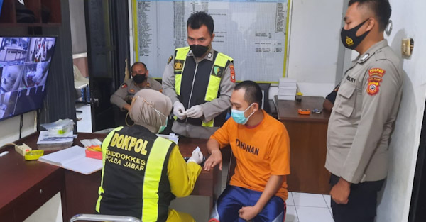 Dokkes Polres Tasikmalaya Kota, Periksa Rutin Kodisi Kesehatan Tahanan