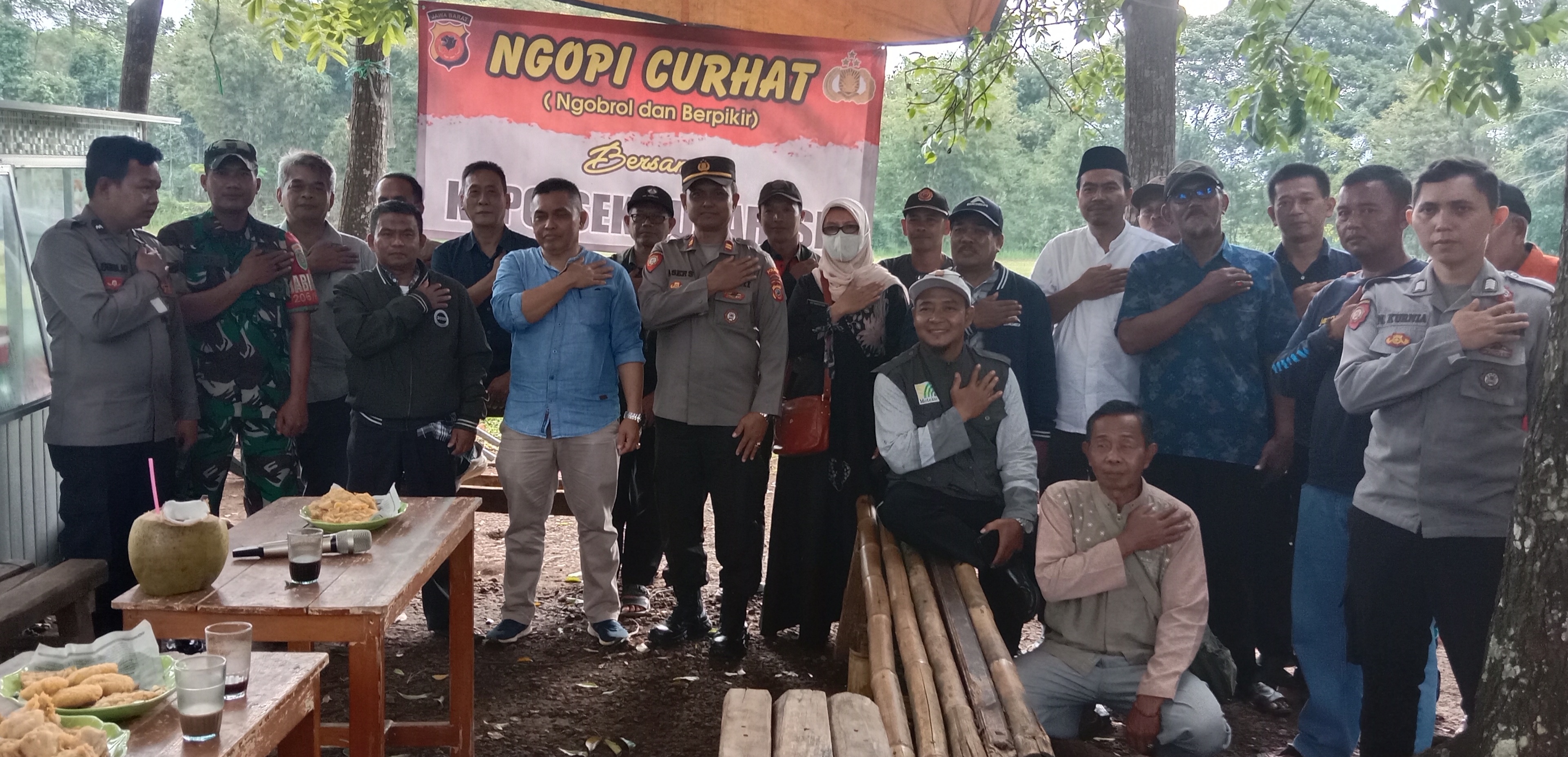 Ngopi Curhat, Kapolsek Sukaresik Bersama Muspika Tampung Aspirasi Warga