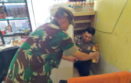 Patroli Gabungan TNI-Polri, Amankan Puluhan Botol Miras
