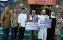 Inplementasi Program TJSL, Pos Indonesia Berikan Bantuan ATM Beras