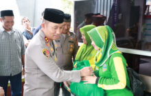 Kapolres Tasikmalaya Kota, Bagikan Paket Sembako Tenaga Kebersihan