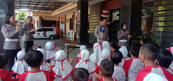 Polsanak,Siswa TK Tunas Disapa Langsung Kapolres Tasikmalaya Kota