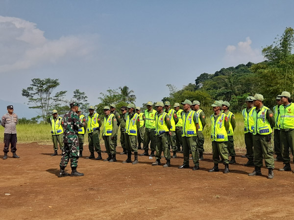 Tingkatkan Kapasitas Desa Sukahening Gelar Latihan Satlinmas
