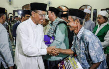 Tarling, Bupati Ciamis Serahkan Bantuan Uang Tunai dan Paket Sembako