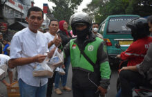 Kapendam III/Slw, PWI dan IKWI Ikut Bersama Bagikan Takjil Gratis