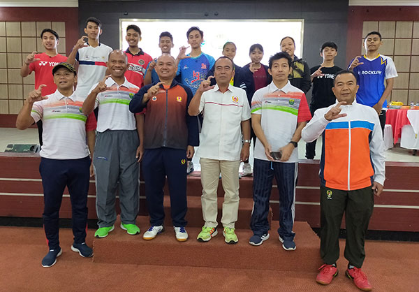 Ketua PBSI Kota Cimahi : Tingkatkan Prestasi Atlet Bulutangkis Terus Berlatih