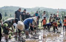 Bupati Ciamis, Apresiasi Inovasi Anjani Merakit Gamis