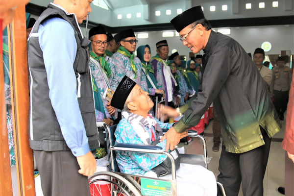 Bupati Ciamis Herdiat, Lepas Jemaah Calon Haji Kloter 12