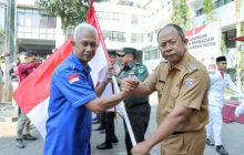 Pemkot Cimahi Gelar Gerakan Nasional, Bagikan 5000 Bendera Merah Putih