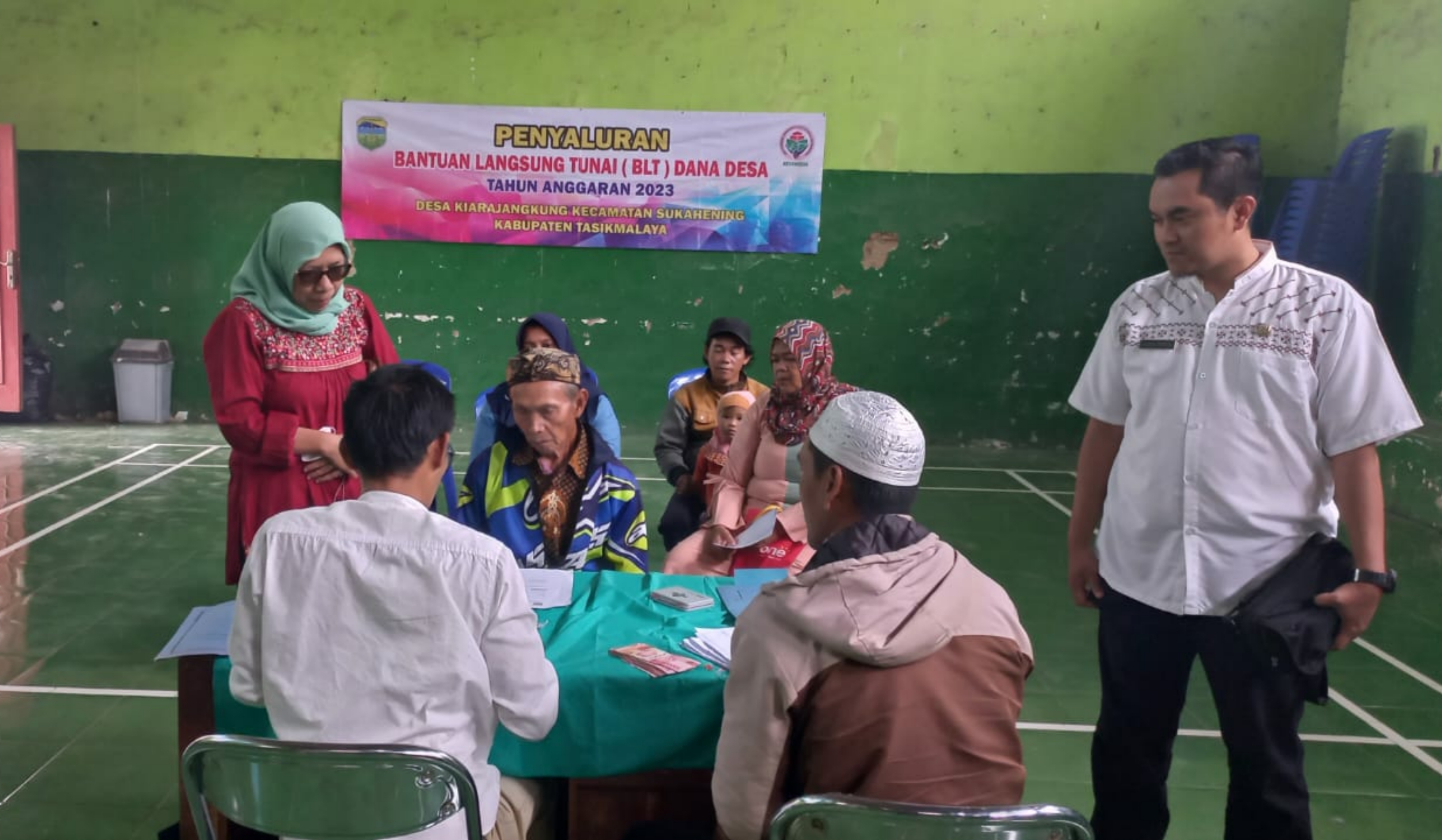 Pemdes Kiarajangkung,Telah Salurkan BLT Kepada 26 KPM