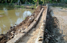 Pemdes Banyuresmi Bangun Jalan Lingkungan dan TPT