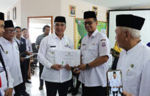 Pj. Walikota Cimahi Serahkan Donasi Bantuan Kemanusiaan Rakyat Palestina