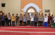 Polres Tasikmalaya Kota, Gelar Jumat Keliling dan Berbagi di Masjid Jamanis