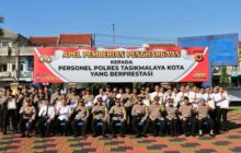 Kapolres Tasikmalaya Kota, Berikan Penghargaan Kepada 48 Personel 