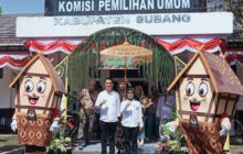 Hari Pertama  Pasangan ASLINA Diantar Partai Kualisi Daftar ke KPU