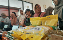 Mentan Tinjau Operasi Pasar Pangan Murah di Kantor Pos Palangkaraya