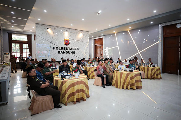 Peringati HUT ke-79 Bhayangkara, Farhan Berharap Kota Bandung Selalu Aman dan Kondusif