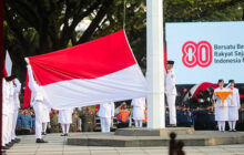 Upacara Penurunan Bendera HUT ke-80 RI Kota Bandung Berlangsung Khidmat dan Lancar