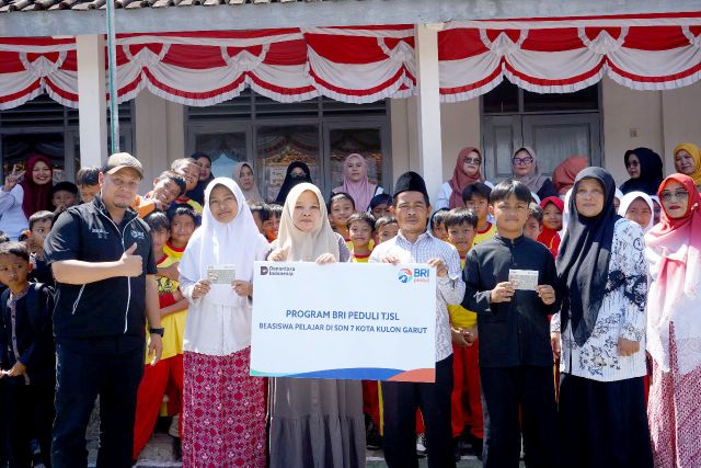 Melalui Program BRI Peduli, 40 Siswa Mendapat Beasiswa Dari BRI Region 9 Bandung