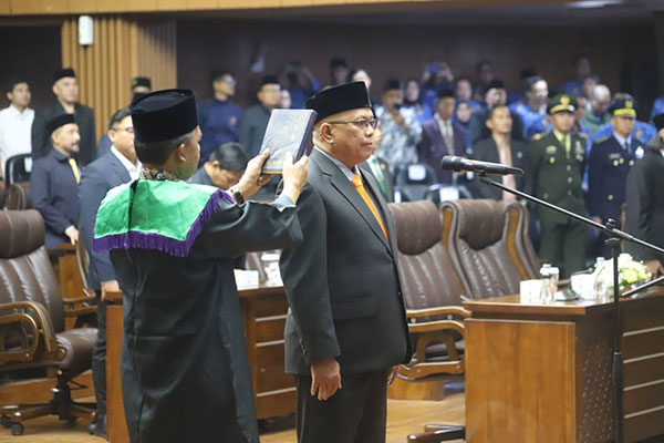 Pengucapan Sumpah Deni Nursani Sebagai Anggota DPRD Antar Waktu Masa Jabatan Tahun 2024-2029