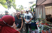Ketua DPRD Kota Bandung Mengapresiasi Bazar Murah Yang Digelar Oleh Disdagin