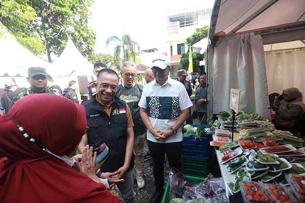 Ketua DPRD Kota Bandung Mengapresiasi Bazar Murah Yang Digelar Oleh Disdagin