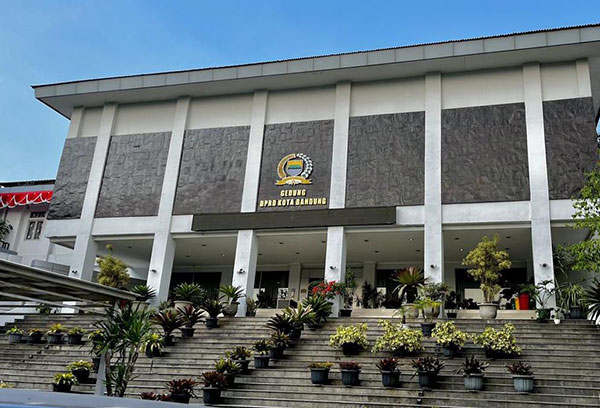 Dewan dan Pemkot Bandung Perkuat Peran Pedagang Kaki Lima Sebagai Penggerak Ekonomi Kota