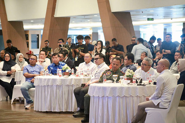 DPRD dan Pemkot	Kota Bandung Memperjuangkan Rute Komersial Penerbangan Antar Kota