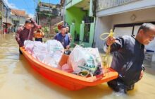 BAZNAS Jabar Gerak Cepat Bantu Korban Banjir di Kabupaten Bandung, 500 Paket Sembako Dibagikan