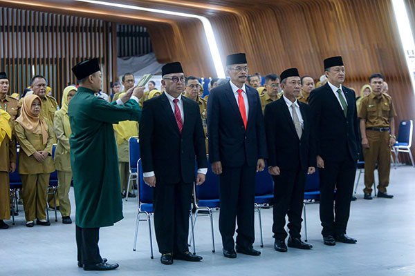 Penguatan Government PR hingga Ketenagakerjaan, Wali Kota Bandung Lantik Empat Pejabat Pimpinan Tinggi